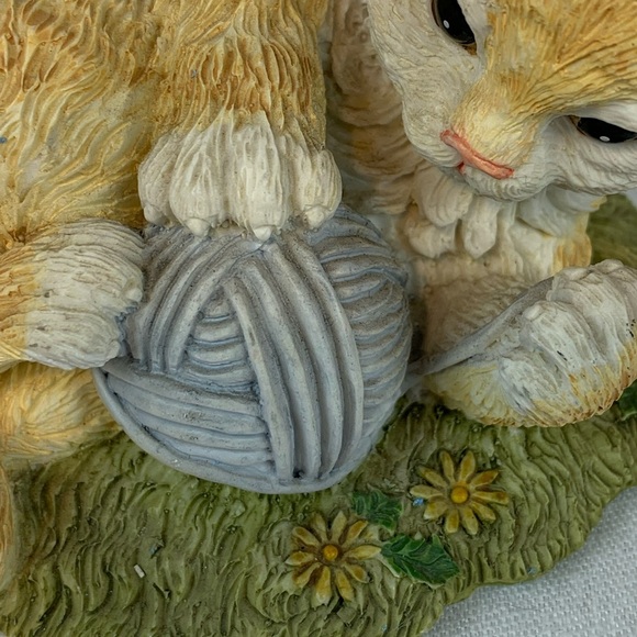 Vintage 1990’s Summit Collections Nature’s Friends Cat with Yarn Figurine - Picture 4 of 9